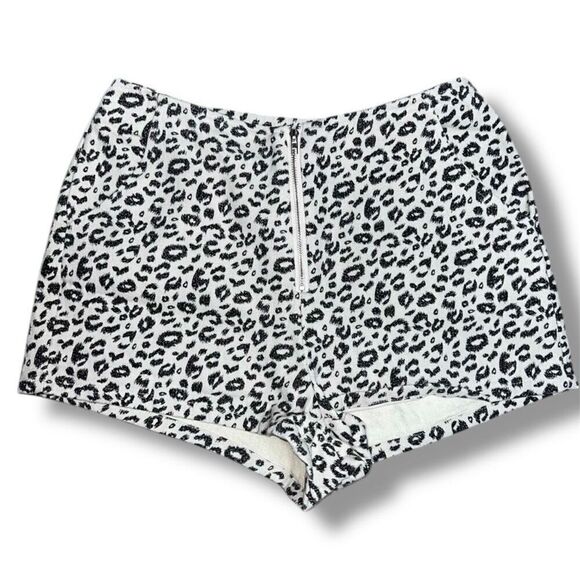 Altar'd State, Front Zip Leopard Print Cream & Black Short Shorts Small - Picture 1 of 14